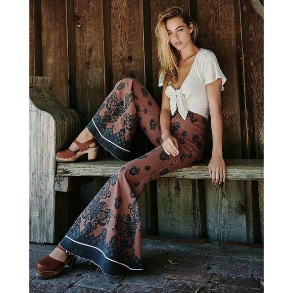 NEW RARE Free People Just Float On Printed Flare Jeans Size 25 Rust Combo - Picture 13 of 16